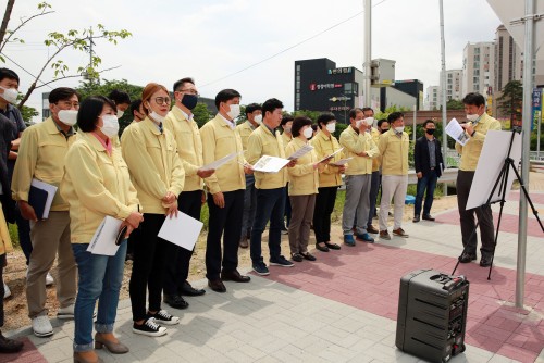 제221회 임시회 현안 주요사업장 현장방문 (배방자이1차 정문앞 도로)