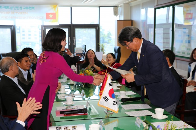 베트남 닌빈성 대표단 아산시의회 방문