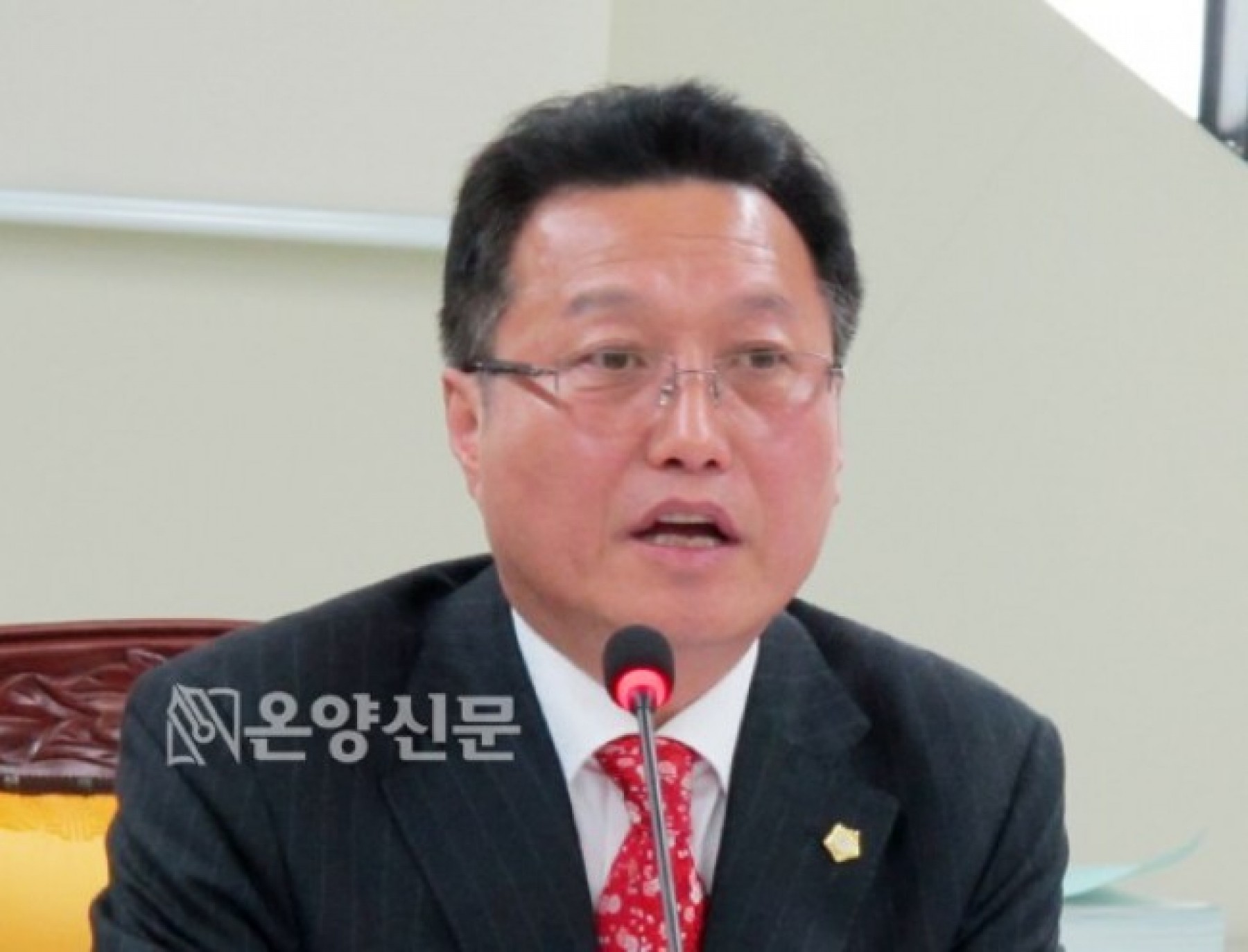 “더 비싸도 관내 업체 이용이 옳다”